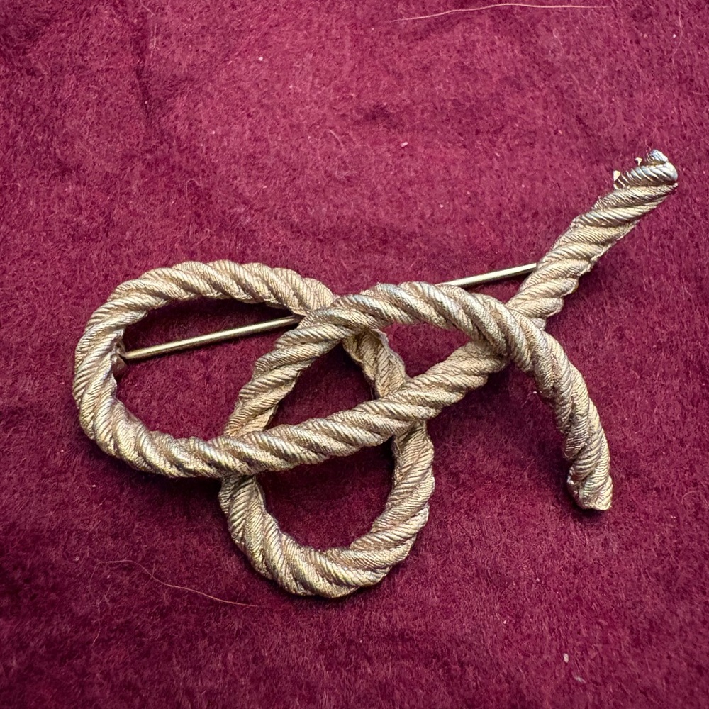 Gold Rope Brooch Pin